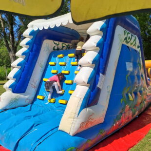 Mászófalas csúcsda